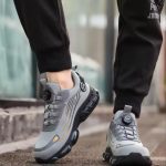 حذاء للجنسين